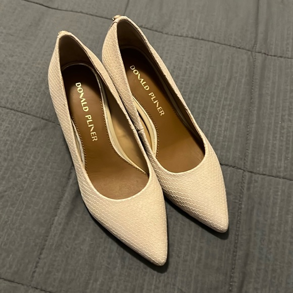 Donald J. Pliner Shoes - Donald Pliner Pumps 5 Beige Block Heel Shoes Iridescent Snake Embossed Leather